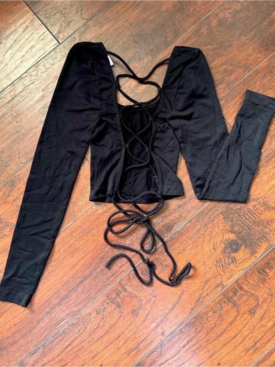 Forever 21 Tops - Forever 21 Black Long-Sleeve Lace-Up Crop Top